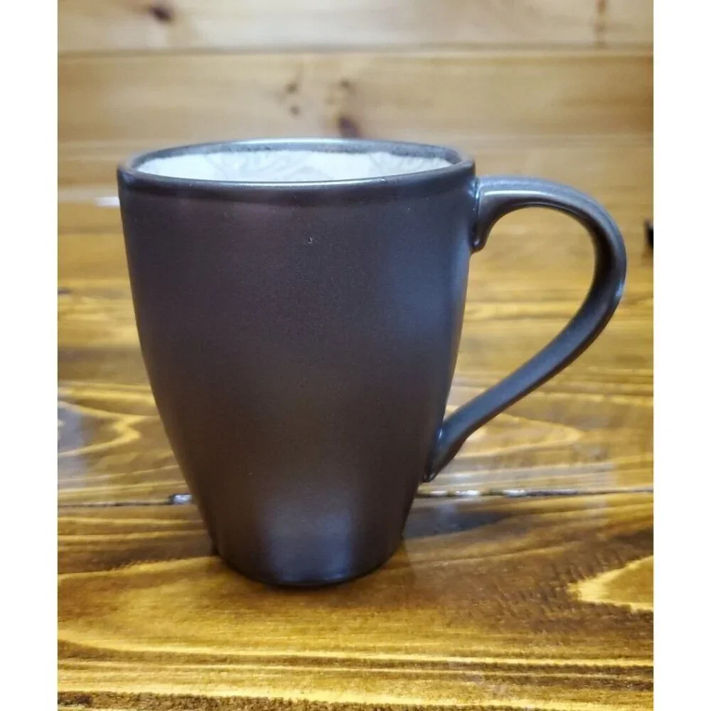 222 Fifth CHANDI Vanille Excellent Condition Brown Stylized Coffee Mug Tea Cup